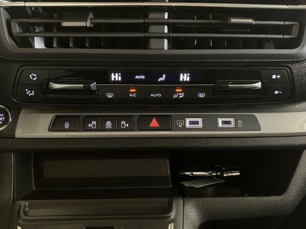 Citroën SpaceTourer Spacetourer 2.2 Diesel 180 Plus M AHK+LED+Navi