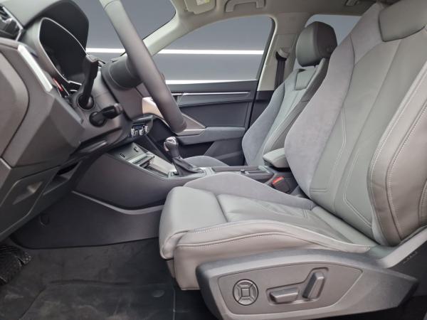 Audi Q3 35 TFSI S line NAVI+ MATRIX AHK 19  ACC
