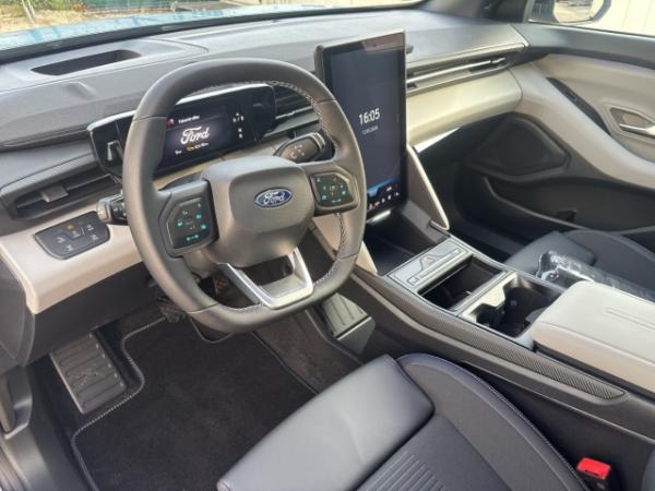 Ford Explorer Premium mit Panoramadach und vielem mehr