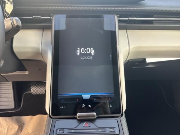 Ford Explorer Premium mit Panoramadach und vielem mehr