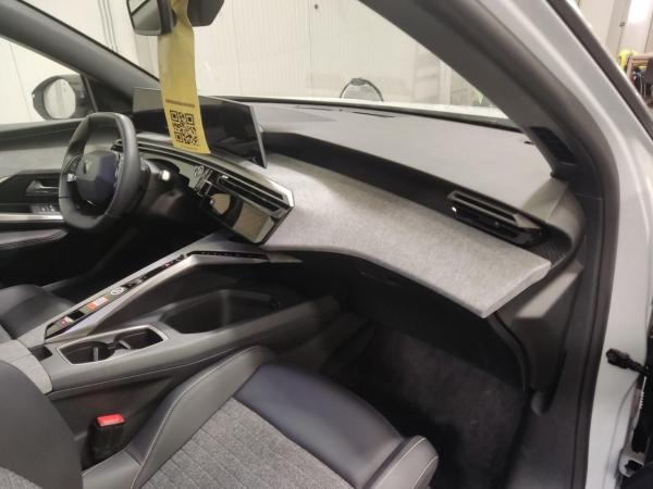 Peugeot 5008 1.2 Navi,Rückfahrkamera,Parkpilot,Klima