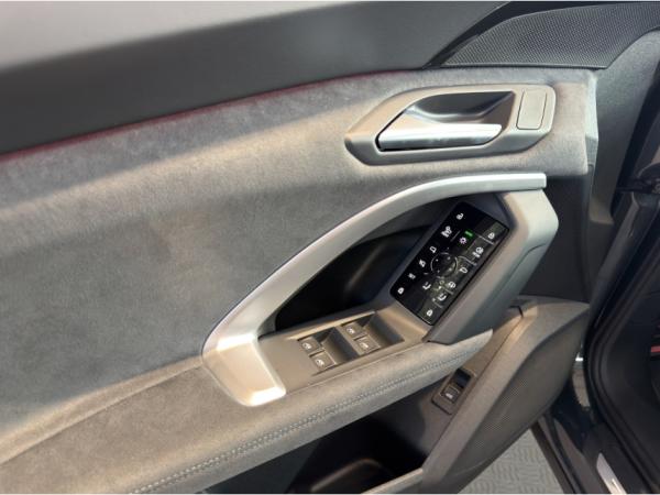 Audi Q5 SUV TDI quattro 150 kW / TECH PLUS / AHK / SPORTSITZE / MEMORY