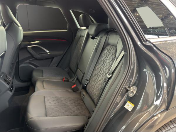 Audi Q5 SUV TDI quattro 150 kW / TECH PLUS / AHK / SPORTSITZE / MEMORY