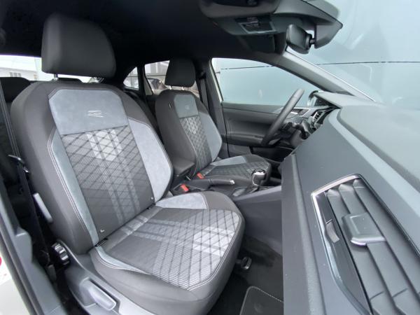 Volkswagen Taigo 1.5 TSI DSG R-Line MATRIX AHK RFK ACC CarPlay