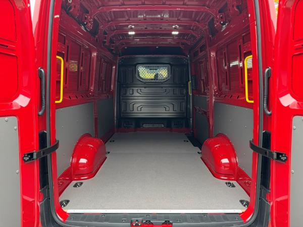 Volkswagen Crafter Kasten 35 2.0 TDI mittellang Hochdach 5-J-GAR AHK KAMERA PARKLENK PDC SHZ KLIMA