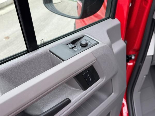 Volkswagen Crafter Kasten 35 2.0 TDI mittellang Hochdach 5-J-GAR AHK KAMERA PARKLENK PDC SHZ KLIMA