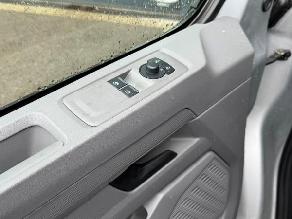 Volkswagen Transporter Kasten 2.0 TDI Aut. LR LED 5-J-GAR AHK KAMERA KLIMA PDC GRA