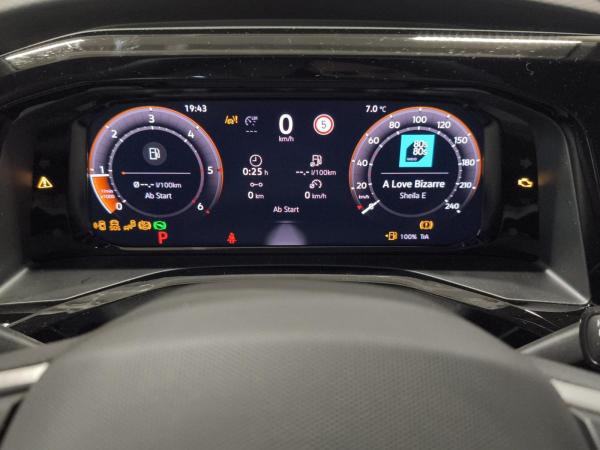 Volkswagen T7 Multivan LÜ 2.0 TDI DSG Energy 7-S. VIS-A-VIS LED NAVI-PRO 5-J-GAR AHK