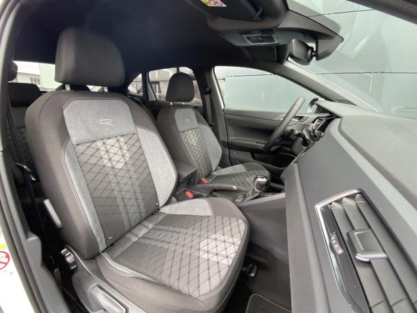 Volkswagen Taigo 1.5 TSI DSG R-Line RFK AHK BLACK IQ.DRIVE