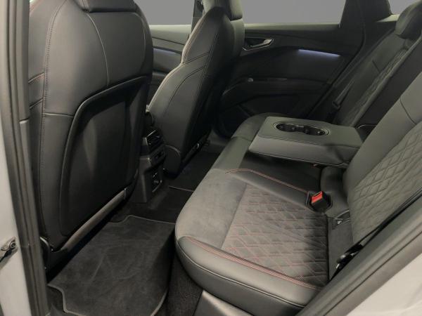 Audi Q4 e-tron Q4 Sportback e-tron 35 AHK MATRIX RFK NAVI