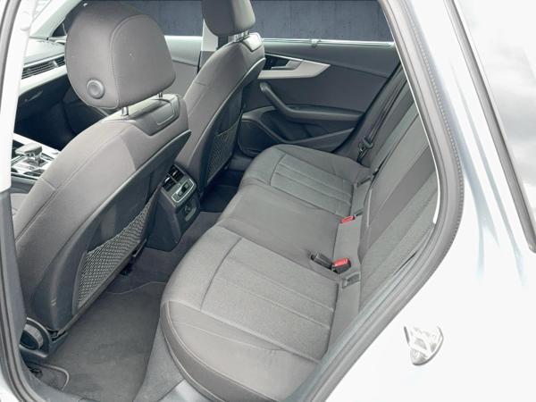 Audi A4 Avant 40 TDI S tr. Stdhzg AHK Cam ACC FLA LED