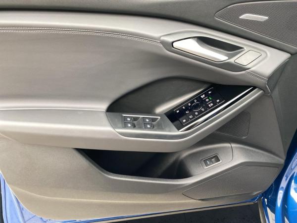 Audi Q6 e-tron Q6 SUV e-tron performance Matrix HUD 21 AHK 360