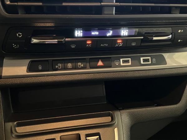 Citroën SpaceTourer Spacetourer 2.2 Diesel 180 Plus M AHK+LED+Navi