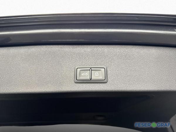 Audi Q2 2x Sline S tronic Navi RFK Optikpaket schwarz