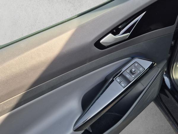 Volkswagen ID.5 Pro Performance 77kWh ACC,Navi,AHK