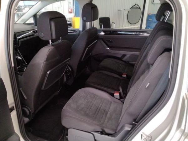 Volkswagen Touran HIGHLINE 2.0TDI DSG ACC.5J-G.AHK.STHZG.KAMERA.PANO.NAVI+VC.LED.4xSHZ