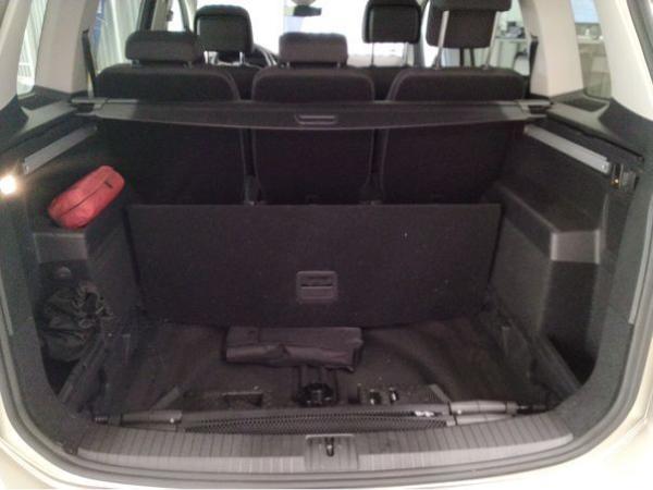 Volkswagen Touran HIGHLINE 2.0TDI DSG ACC.5J-G.AHK.STHZG.KAMERA.PANO.NAVI+VC.LED.4xSHZ