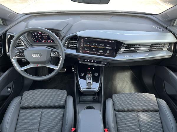 Audi Q4 e-tron Q4 45 e-tron S line Navi LED Kamera
