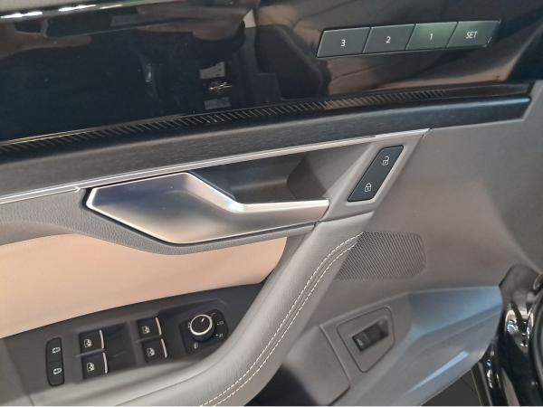 Volkswagen Touareg R-Line 3,0 V6 TDI 4MOTION