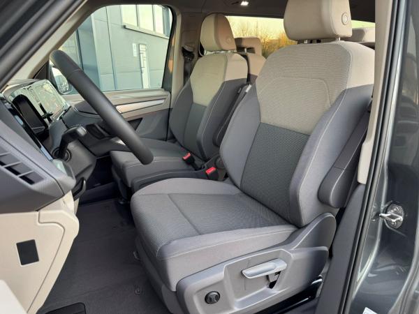 Volkswagen T7 Multivan LÜ 2.0 TDI DSG Life 7-S. VIS-A-VIS LED NAVI-PRO 5-J-GAR AHK Volkswagen T7 Multivan LÜ 2.0 TDI DSG Life 7-S. VIS-A-VIS LED NAVI-PRO 5-J-GAR AHK