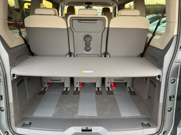 Volkswagen T7 Multivan LÜ 2.0 TDI DSG Life 7-S. VIS-A-VIS LED NAVI-PRO 5-J-GAR AHK Volkswagen T7 Multivan LÜ 2.0 TDI DSG Life 7-S. VIS-A-VIS LED NAVI-PRO 5-J-GAR AHK