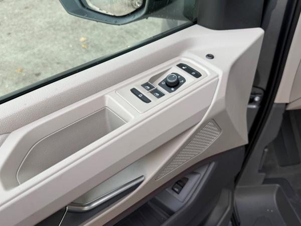 Volkswagen T7 Multivan LÜ 2.0 TDI DSG Life 7-S. VIS-A-VIS LED NAVI-PRO 5-J-GAR AHK Volkswagen T7 Multivan LÜ 2.0 TDI DSG Life 7-S. VIS-A-VIS LED NAVI-PRO 5-J-GAR AHK