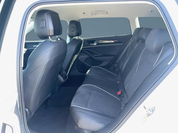 Volkswagen Passat Business /AHK /GANZJAHRESREIFEN