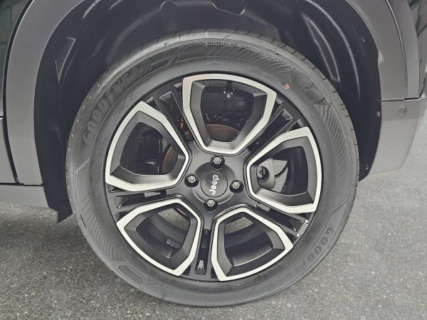 Jeep Avenger AVENGER FÖRDERFÄHIG ELEKTRO SUMMIT MJ26 LEDERSITZE INFOTAINMENT & KOMFORTPAKET