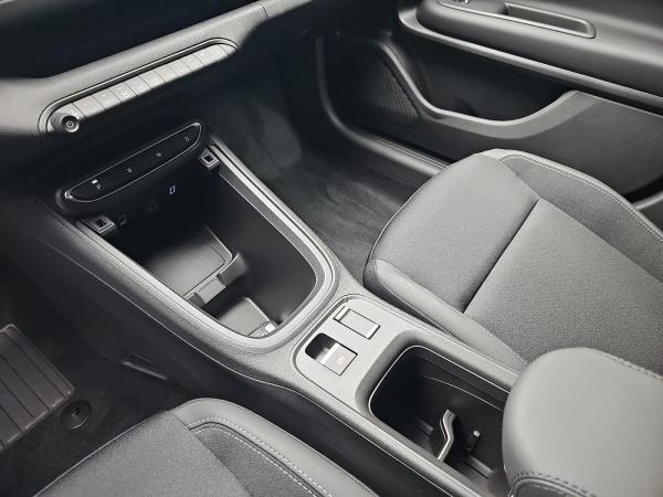 Jeep Avenger AVENGER 1.2 E-HYBRID T3 DCT BLACK EDITION MJ26 INFOTAINMENT & KOMFORTPAKET