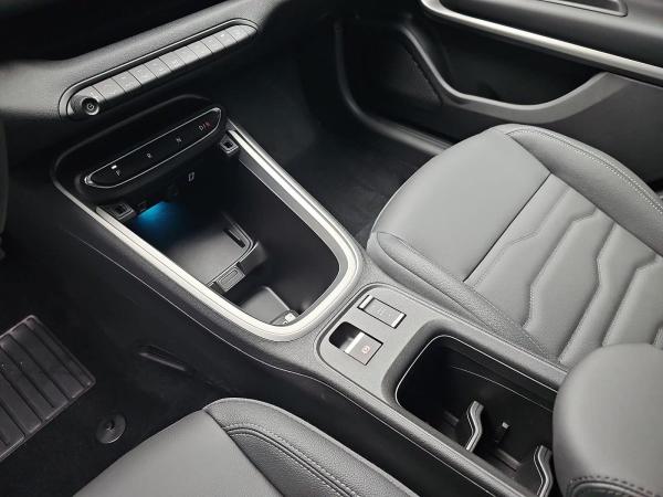 Jeep Avenger AVENGER FÖRDERFÄHIG ELEKTRO SUMMIT MJ26 LEDERSITZE INFOTAINMENT & KOMFORTPAKET