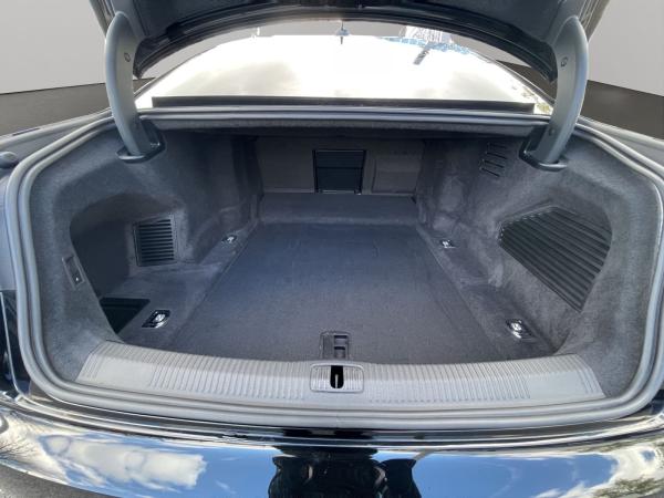 Audi A8 50 TDI qu. S line Matrix HuD Pano AHK StandHZ