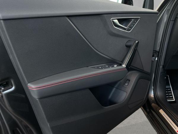 Audi Q2 35 TFSI S line Matrix LED Leder CarPlay RÜ