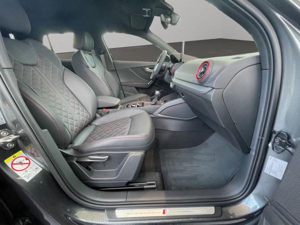 Audi Q2 35 TFSI S line Matrix LED Leder CarPlay RÜ
