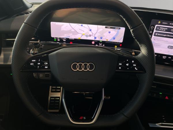 Audi Q3 SB e-hybrid S line LED Plus Navi Rü AHK 20" Audi Q3 SB e-hybrid S line LED Plus Navi Rü AHK 20"