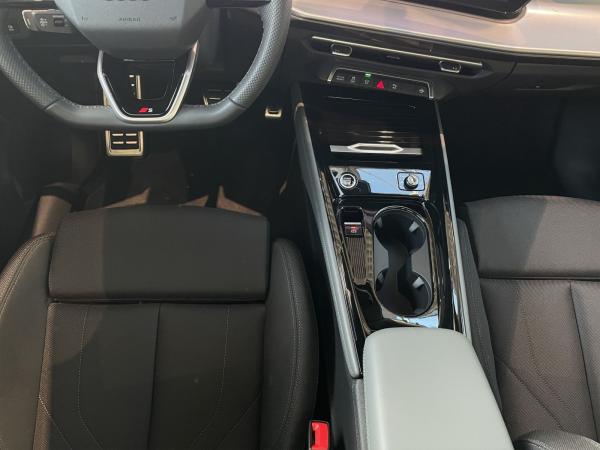 Audi Q3 SB e-hybrid S line LED Plus Navi Rü AHK 20" Audi Q3 SB e-hybrid S line LED Plus Navi Rü AHK 20"