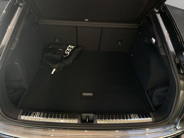 Audi Q3 SB e-hybrid S line LED Plus Navi Rü AHK 20" Audi Q3 SB e-hybrid S line LED Plus Navi Rü AHK 20"