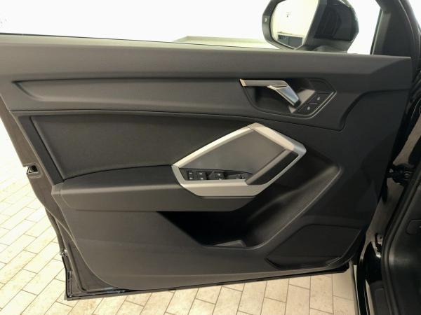 Audi Q3 35 TFSI S tr. AHK LED VIRTUAL PDC