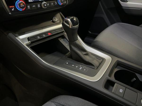 Audi Q3 35 TFSI S tr. AHK LED VIRTUAL PDC