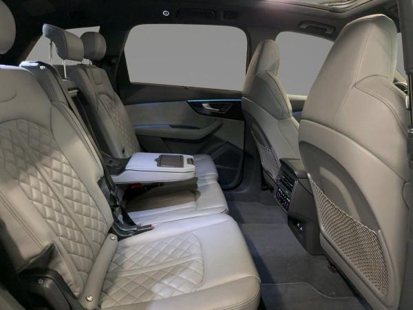 Audi SQ7 TFSI tiptr. AHK STDHZG 7.SITZER HUD PANO RFK