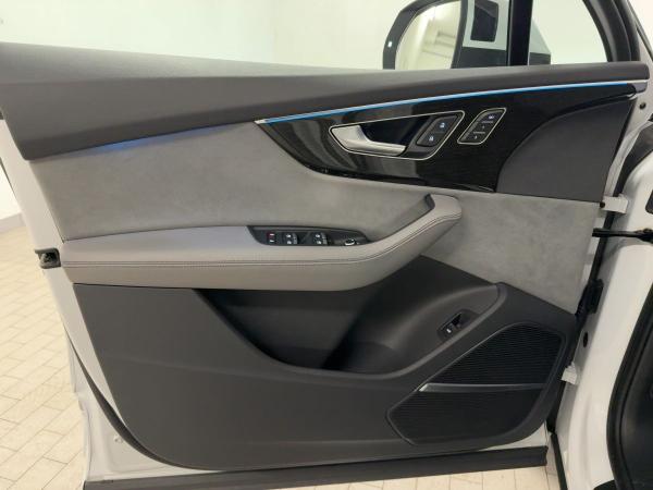 Audi SQ7 TFSI tiptr. AHK STDHZG 7.SITZER HUD PANO RFK
