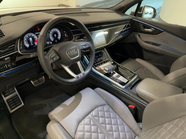 Audi SQ7 TFSI tiptr. AHK STDHZG 7.SITZER HUD PANO RFK