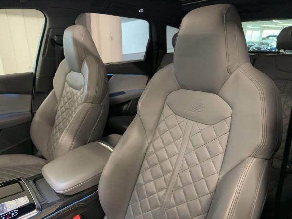 Audi SQ7 TFSI tiptr. AHK STDHZG 7.SITZER HUD PANO RFK