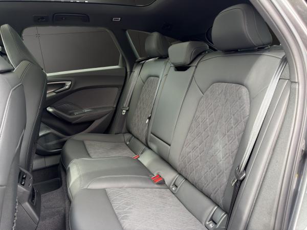 Audi A5 Avant e-hybrid 270 KW quattro / TECH PRO / AHK / PANO / HUD / B&O / MEMORY