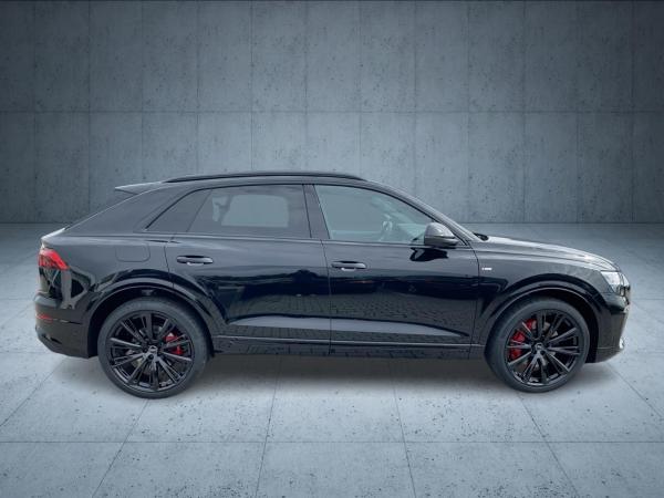 Audi Q8 SUV S line business TFSI e qu. tiptr. PANO 23