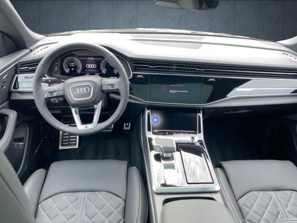 Audi Q8 SUV S line business TFSI e qu. tiptr. PANO 23