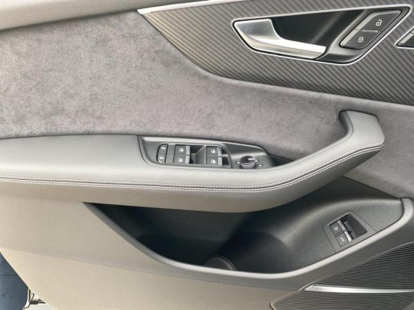 Audi Q8 SUV S line business TFSI e qu. tiptr. PANO 23