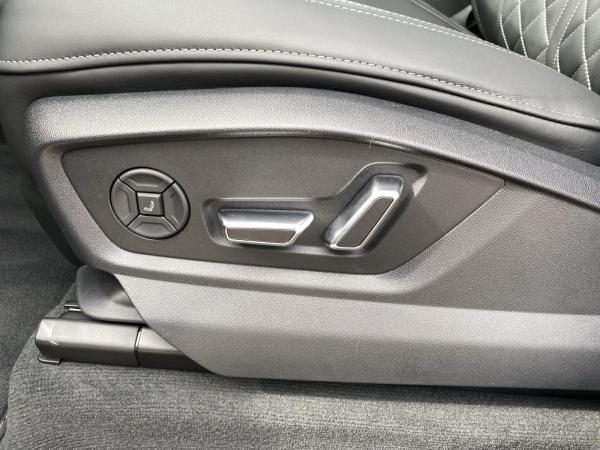 Audi Q8 SUV S line business TFSI e qu. tiptr. PANO 23