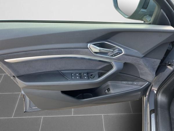 Audi Q8 e-tron S line quattro AHK MATRIX 360°KAMERA ACC NAVI+