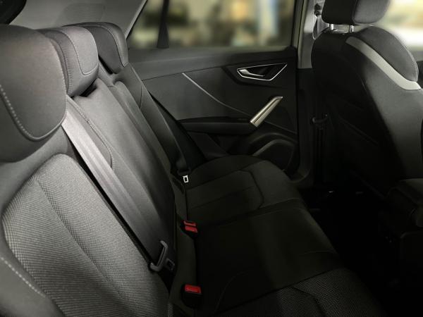 Audi Q2 advanced 35 TFSI Navi Matrix Parken Sportsitze