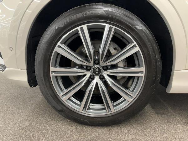 Audi Q8 45 TDI qu.tiptr. LED NAVI 360°K PANO VIRTUAL